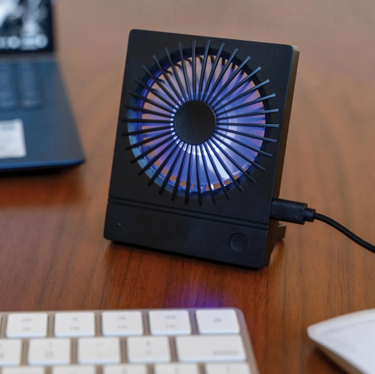 Kikkerland Rechargeable Slim Fan